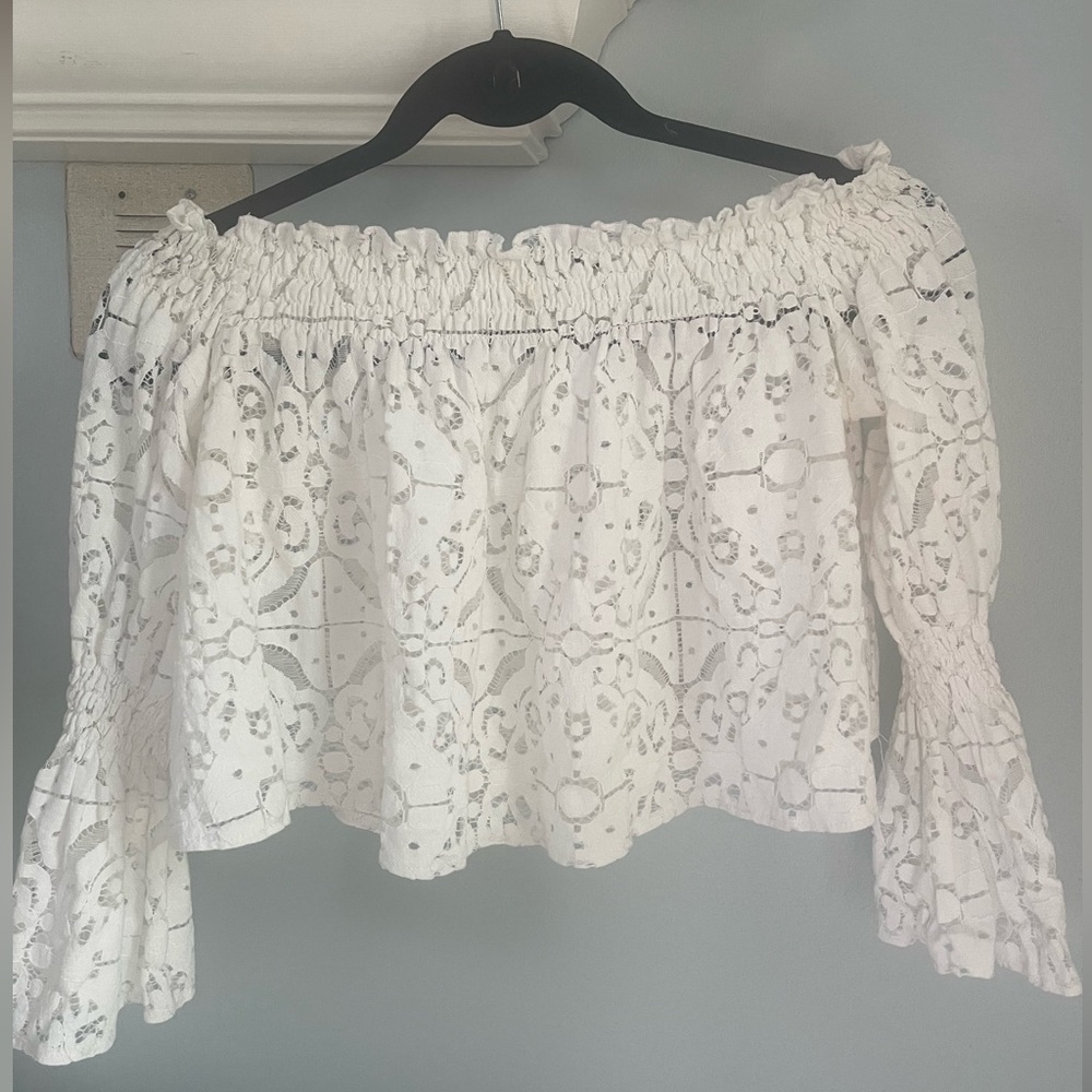 White lace crop top from Zara. women’s. Worn a few times